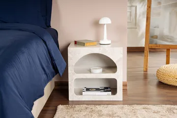 Dalim Sängbord 50 cm - Travertine/Sandsten - Möbler - Bord & matgrupp - Avlastningsbord & sidobord - Sängbord & nattduksbord