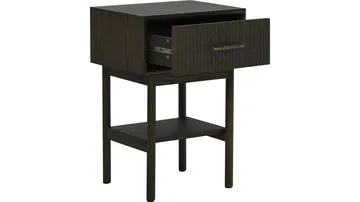 Råvika Sängbord 1 låda 66 cm - Brunlackad ek - Möbler - Bord & matgrupp - Avlastningsbord & sidobord - Sängbord & nattduksbord