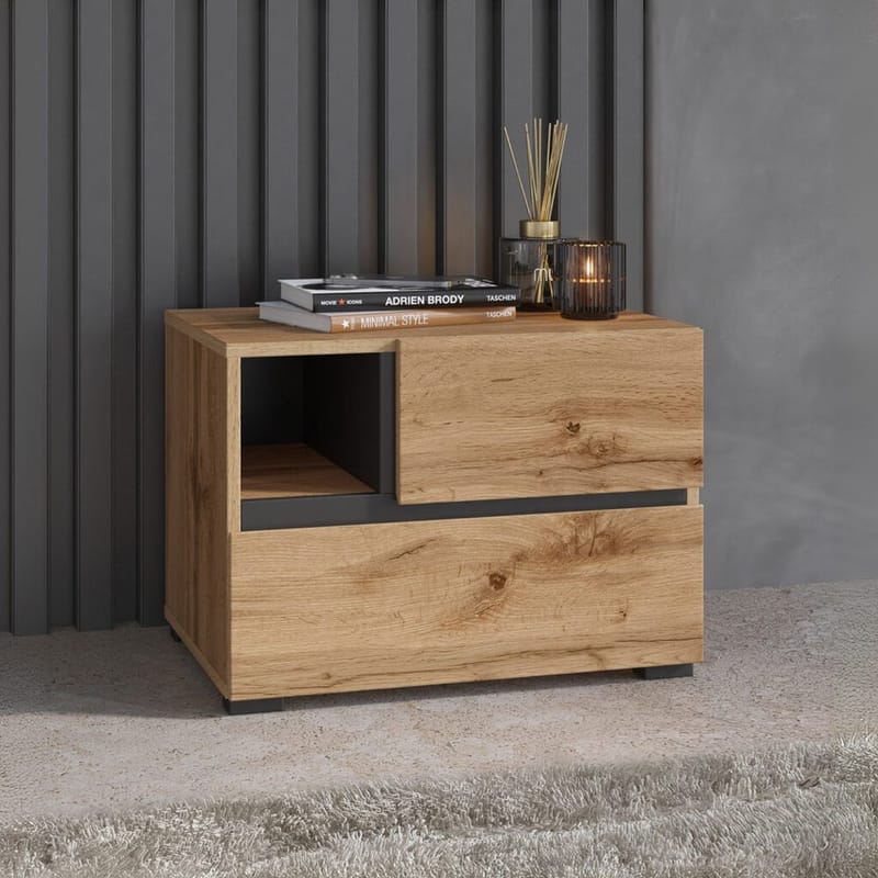 Sängbord Cross S med 2 lådor - Wotan Ek - Möbler - Bord & matgrupp - Avlastningsbord & sidobord - Sängbord & nattduksbord