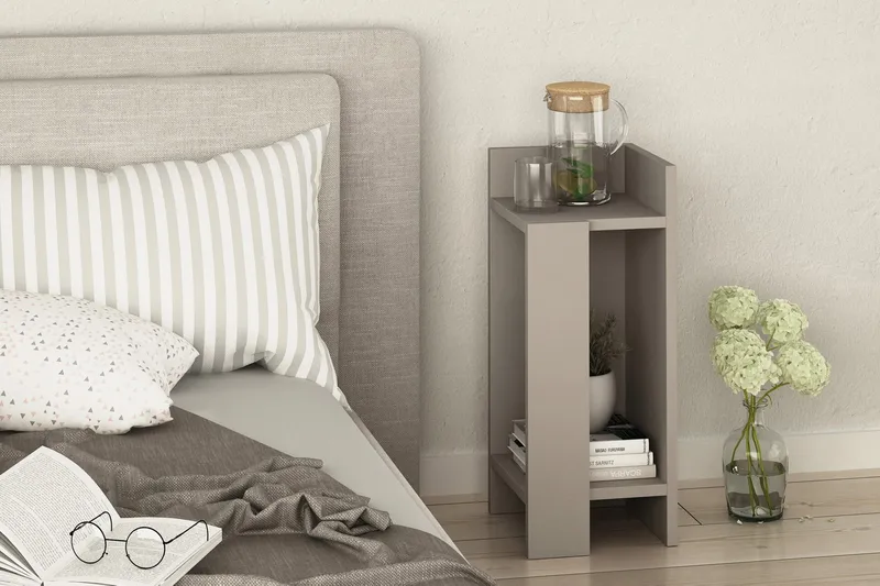 Decorta Sängbord 27 cm med Förvaring Hyllor + Luckor Höger - Brun - Möbler - Bord & matgrupp - Avlastningsbord & sidobord - Sängbord & nattduksbord