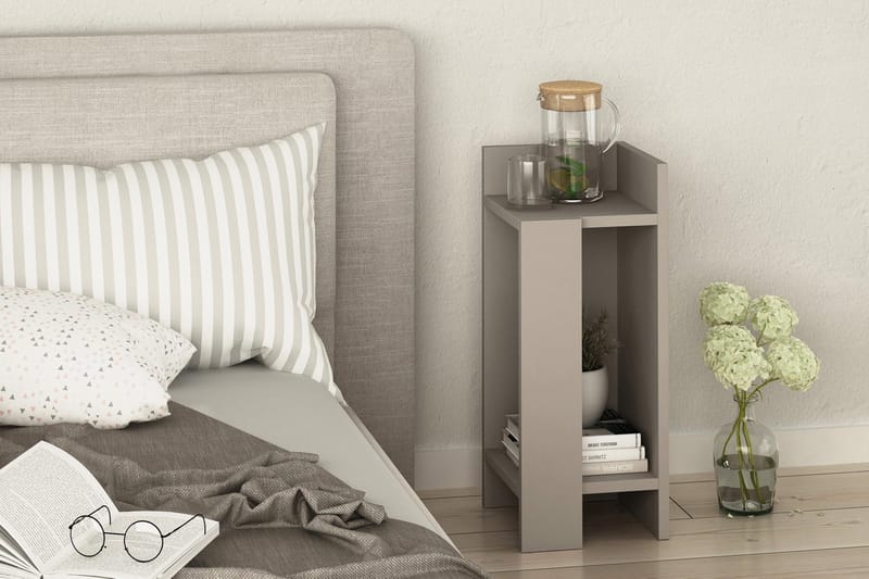 Decorta Sängbord 27 cm med Förvaring Hyllor + Luckor Höger - Brun - Möbler - Bord & matgrupp - Avlastningsbord & sidobord - Sängbord & nattduksbord