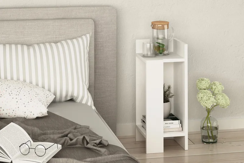 Decorta Sängbord 27 cm med Förvaring Hyllor + Luckor Höger - Vit - Möbler - Bord & matgrupp - Avlastningsbord & sidobord - Sängbord & nattduksbord