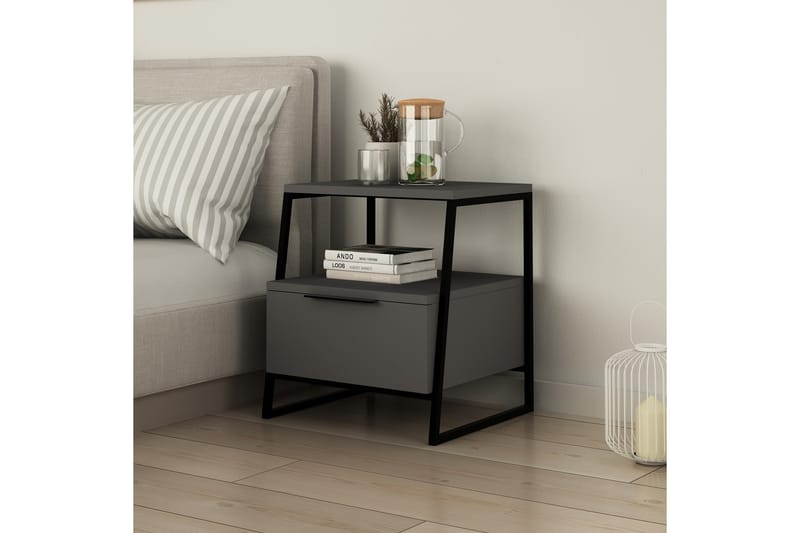 Sängbord Lindome 45 cm med Förvaring Hylla + Lucka - Grå/Svart - Möbler - Bord & matgrupp - Avlastningsbord & sidobord - Sängbord & nattduksbord