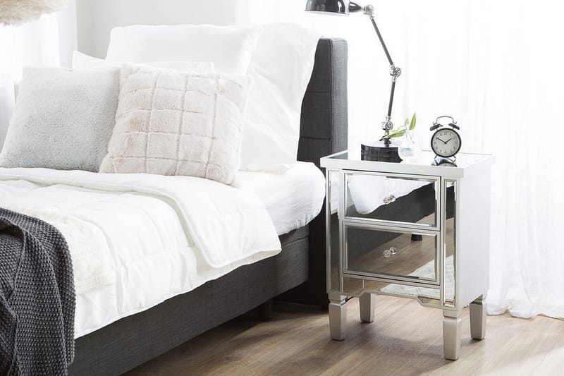 Sängbord Tigy 49 cm med Förvaring 2 Lådor - Glas/Silver - Möbler - Bord & matgrupp - Avlastningsbord & sidobord - Sängbord & nattduksbord