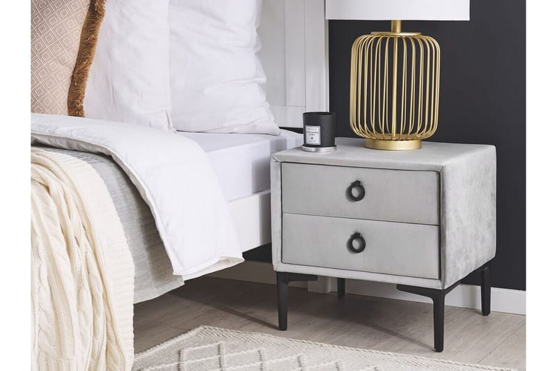 Sezanne Sängbord 44 cm - Sammet/Grå - Möbler - Bord & matgrupp - Avlastningsbord & sidobord - Sängbord & nattduksbord