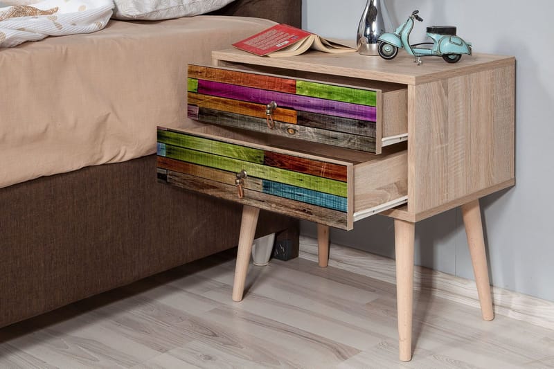 Vellavie Sängbord 60 cm med Förvaring 2 Lådor Regnbågspanel - Röd/Grön - Möbler - Bord & matgrupp - Avlastningsbord & sidobord - Sängbord & nattduksbord