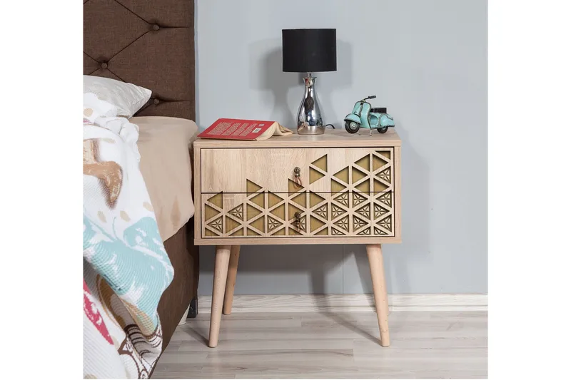 Vellavie Sängbord 60 cm med Förvaring 2 Lådor Trianglar - Brun/Ek - Möbler - Bord & matgrupp - Avlastningsbord & sidobord - Sängbord & nattduksbord