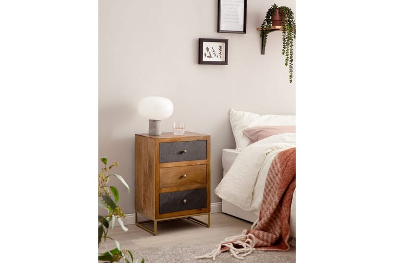 Sängbord Wohnling gjord av massivt trä för boxspringbädd med 3 lådor, skifferlook, i lantlig stil Brun, Svart - Brun, Svart - Möbler - Bord & matgrupp - Avlastningsbord & sidobord - Sängbord & nattduksbord