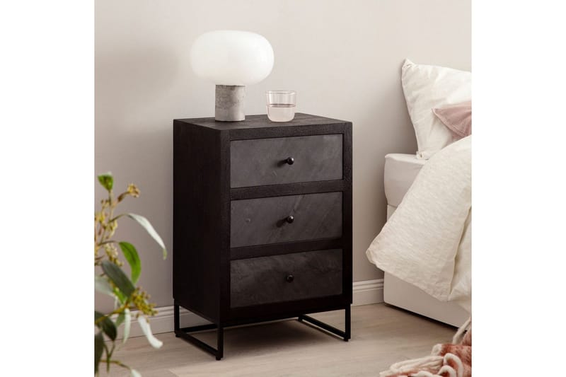 Sängbord Wohnling gjord av massivt trä för boxspringbädd med 3 lådor, skifferlook, i lantlig stil Svart - Svart - Möbler - Bord & matgrupp - Avlastningsbord & sidobord - Sängbord & nattduksbord