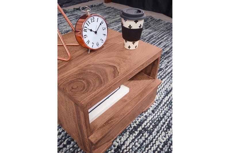 Sängbord Wohnling Massivt trä med låda och hylla i låg design i lantlig stil Akacia - Akacia - Möbler - Bord & matgrupp - Avlastningsbord & sidobord - Sängbord & nattduksbord