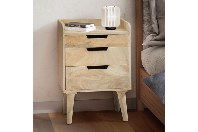 Sängbord Wohnling Modern look med 3 lådor tillverkade av massivt mangoträ en förvaringshylla - Möbler - Bord & matgrupp - Avlastningsbord & sidobord - Sängbord & nattduksbord