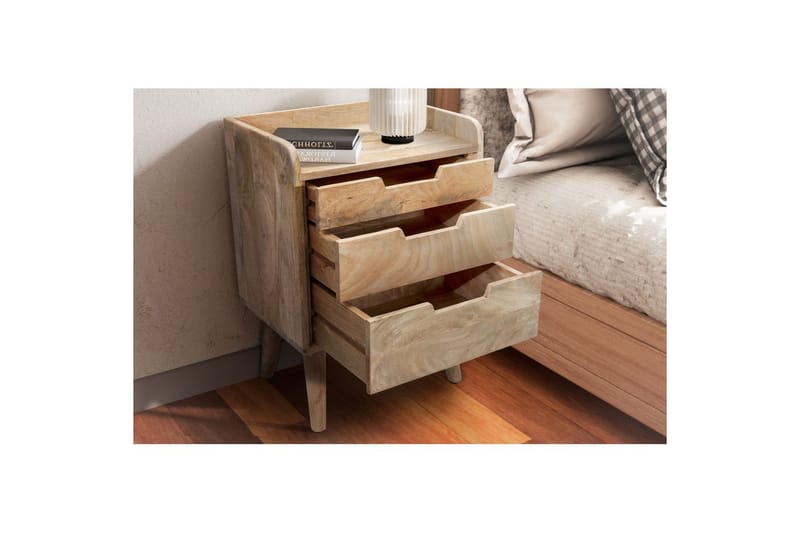 Sängbord Wohnling Modern look med 3 lådor tillverkade av massivt mangoträ en förvaringshylla - Möbler - Bord & matgrupp - Avlastningsbord & sidobord - Sängbord & nattduksbord