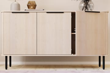 Kopparbo Sideboard Vitlaserad Ek - Ljust vitlaserat ekträ - Förvaring - Förvaringsmöbler - Sideboard & skänk