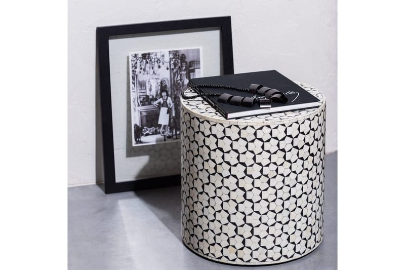 Sidobord Neva - Möbler - Bord & matgrupp - Avlastningsbord & sidobord - Lampbord & sidobord