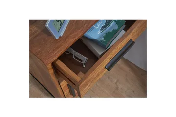 Wohnling Sängbord & Nattduksbord 45 cm i Massivt Sheeshamträ med Valnötsutseende, Förvaring med 3 Lådor och Dörr - Brun - Möbler - Bord & matgrupp - Avlastningsbord & sidobord - Sängbord & nattduksbord