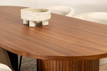 Bianca Oval Matgrupp 200 cm med 4 Berit Matstolar - valnötsfärgad, beige och svart - Möbler - Bord & matgrupp - Matgrupp