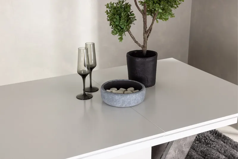Disa Utdragbart Rektangulärt Matbord 120–160 cm med Betongutseende - Vit - Möbler - Bord & matgrupp - Matbord & köksbord