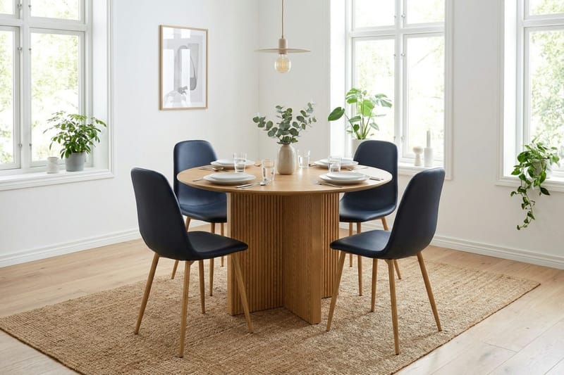 Edda Matgrupp runt 110 cm Ek med 4 Nibe Matstolar - Ek - Möbler - Bord & matgrupp - Matgrupp