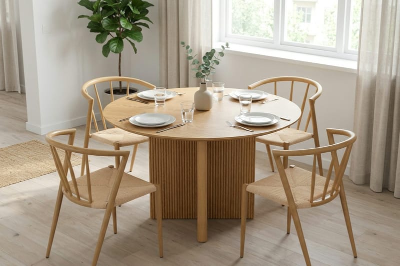 Edda Matgrupp runt 110 cm Ek med 4 Winston Matstolar - Ek - Möbler - Bord & matgrupp - Matgrupp