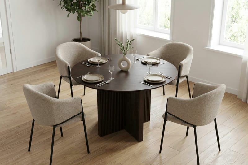 Edda Matgrupp runt 110 cm Rökt Ek med 4 Filip Matstolar - Rökt ek - Möbler - Bord & matgrupp - Matgrupp