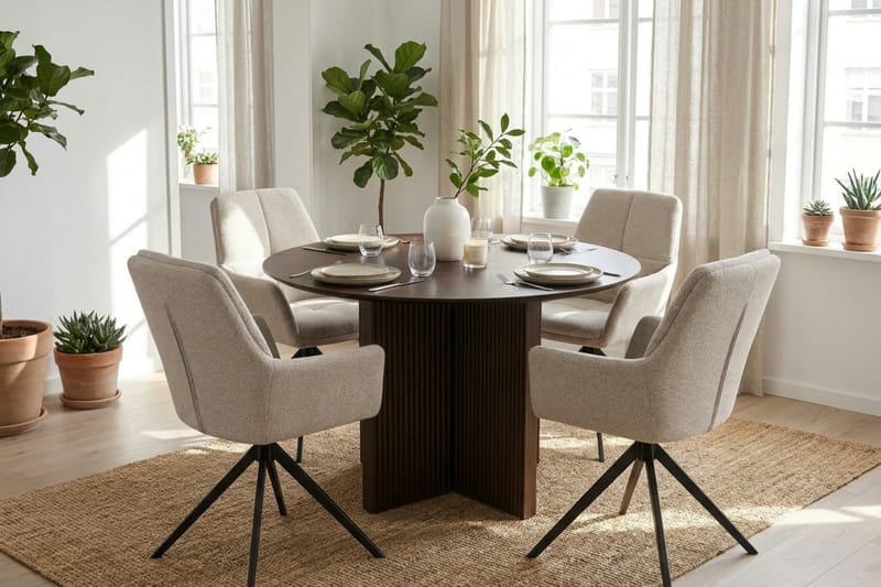 Edda Matgrupp runt 110 cm Rökt Ek med 4 Torsby Matstolar - Rökt ek - Möbler - Bord & matgrupp - Matgrupp