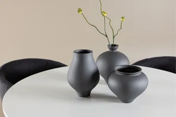 Härön Matgrupp 110 cm Rund med 4 Berit stolar - Vit/Svart - Möbler - Bord & matgrupp - Matgrupp