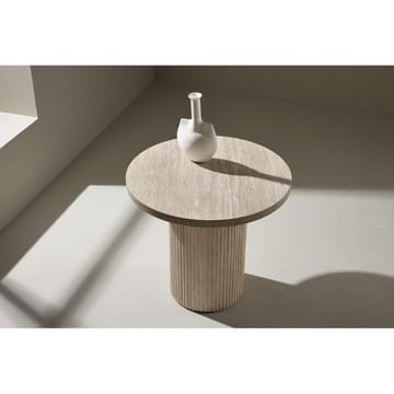 Härön Runt Soffbord 50 cm i Sten med Räfflad Pelarfot - Beige - Möbler - Bord & matgrupp - Soffbord