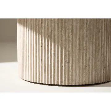 Härön Runt Soffbord 80 cm i Sten med Räfflad Pelarfot - Beige - Möbler - Bord & matgrupp - Soffbord