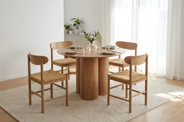 Juno Matgrupp runt 110 cm Ek med 4 Malte Matstolar - Möbler - Bord & matgrupp - Matgrupp