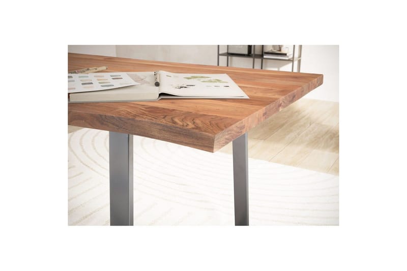 Skrivbord Wohnling Massiv trä träd kant metallben lantlig stil Silver, Rak, 140x60 cm - Silver, Rak, 140x60 cm - Möbler - Bord & matgrupp - Kontorsbord - Skrivbord