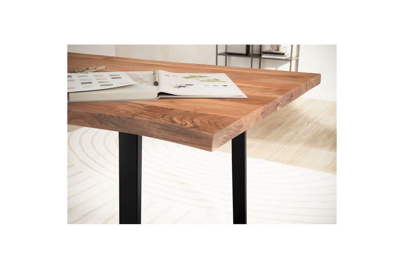 Skrivbord Wohnling Massiv trä träd kant metallben lantlig stil Svart, Rak, 140x60 cm - Svart, Rak, 140x60 cm - Möbler - Bord & matgrupp - Kontorsbord - Skrivbord