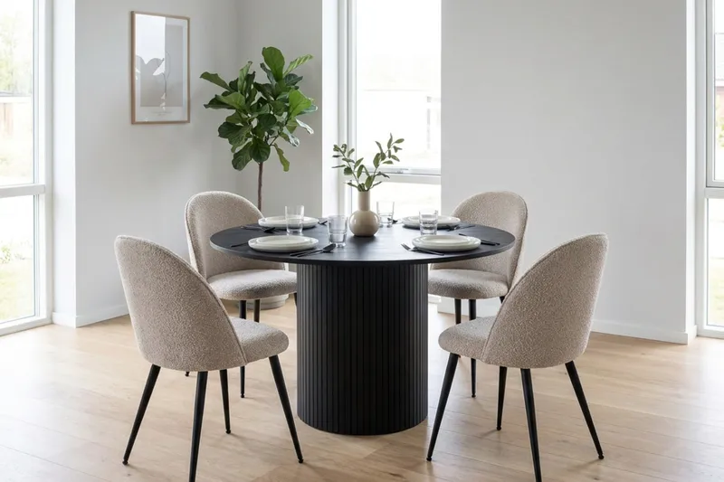 Kopparbo Matgrupp 110 cm runt med 4 Nibe Plus Mastolar - Svartlaserad ek - Möbler - Bord & matgrupp - Matgrupp