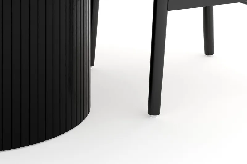 Kopparbo Matgrupp förlängningsbart 130-180 cm Rund med 4 Dastoori Matstol - 2220067-4,2229282-1 - Svart - Möbler - Bord & matgrupp - Matgrupp