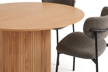 Kopparbo Matgrupp runt 110 cm med 4 Lucy Matstolar - Ek - Möbler - Bord & matgrupp - Matgrupp