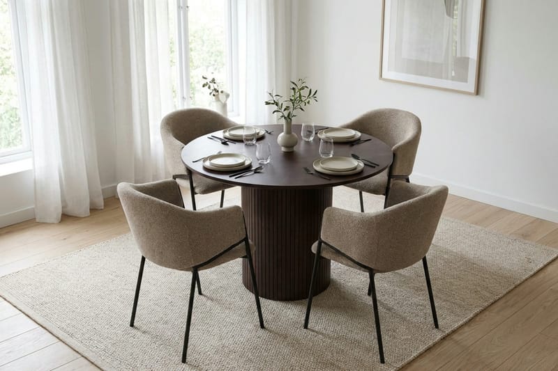 Kopparbo Matgrupp runt 110 cm Rökt Ek med 4 Filip Matstolar - Rökt ek - Möbler - Bord & matgrupp - Matgrupp