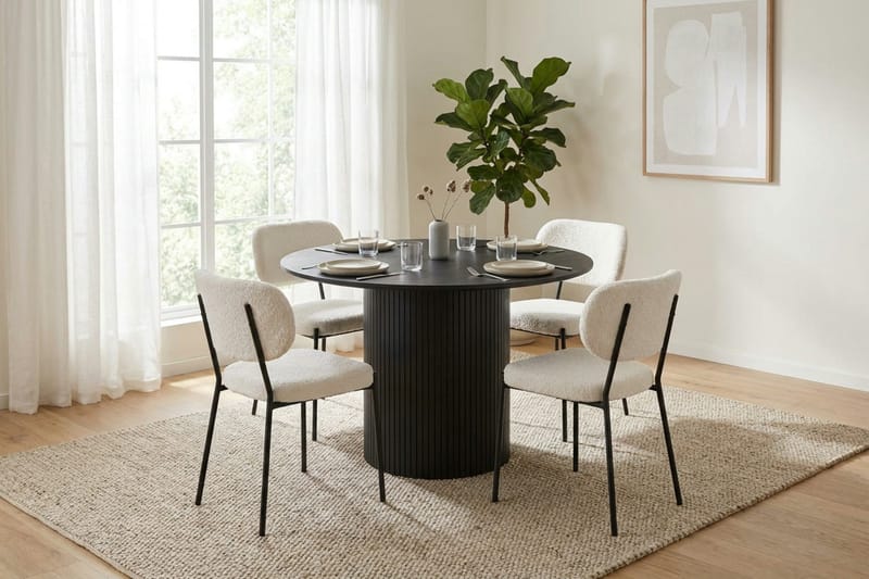Kopparbo Matgrupp runt 110 cm Svart med 4 Gemmiano Matstolar - Svart - Möbler - Bord & matgrupp - Matgrupp