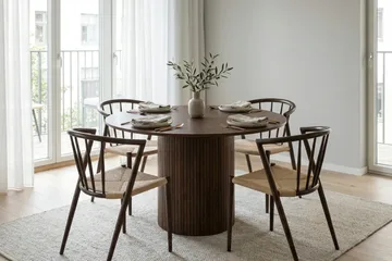 Kopparbo Matgrupp runt 110 cm Valnöt med 4 Winston Matstolar - Valnöt - Möbler - Bord & matgrupp - Matgrupp