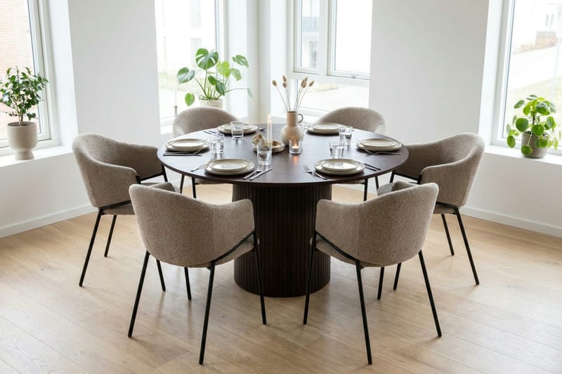 Kopparbo Matgrupp runt 130 cm Rökt Ek med 6 Filip Matstolar - Rökt ek - Möbler - Bord & matgrupp - Matgrupp