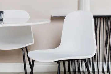 Admira Matgrupp 106 cm Runt Marmor inkl 4 Kullersbro Stolar - Vit/Svart - Möbler - Bord & matgrupp - Matgrupp