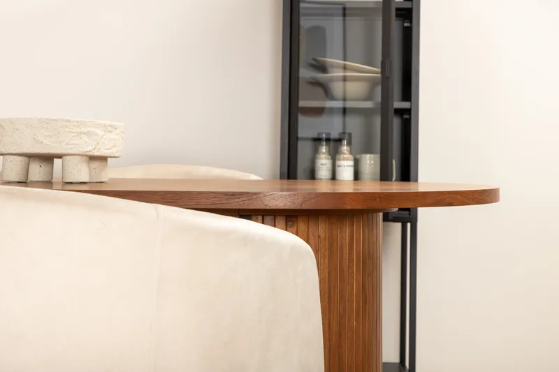 Biana Matgrupp 200 cm Oval inkl 4 Berita Sammetsstolar - Valnötsbrun/Beige/Svart - Möbler - Bord & matgrupp - Matgrupp