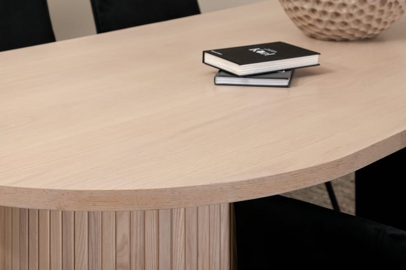 Bianca ovalt matbord med 4st Pippi matstol - Möbler - Bord & matgrupp - Matgrupp