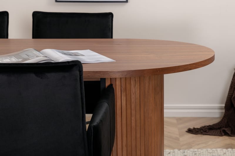 Bianca ovalt matbord med 4st Pippi matstol - Möbler - Bord & matgrupp - Matgrupp