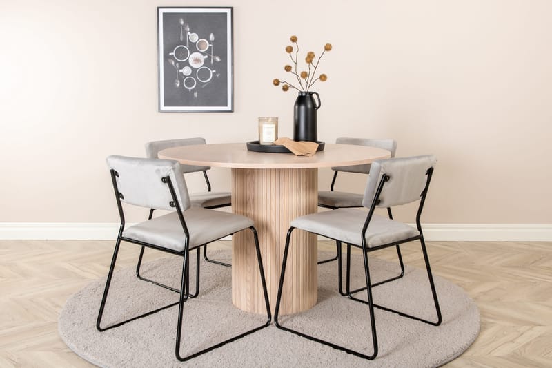 Bianca runt matbord med 4st Kenth matstol