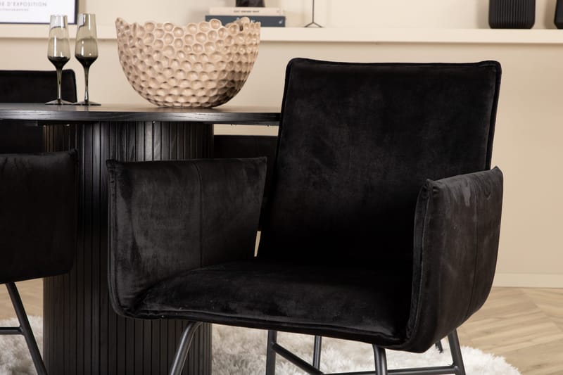 Bianca runt matbord med 4st Pippi matstol - Möbler - Bord & matgrupp - Matgrupp