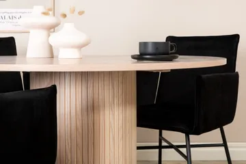 Bianca runt matbord med 4st Pippi matstol - Möbler - Bord & matgrupp - Matgrupp