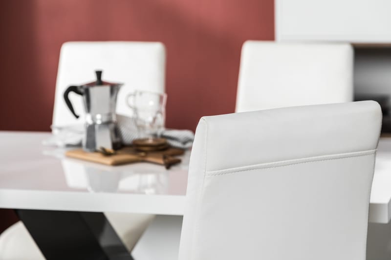 Cesi Matgrupp 140 cm med 4 Cibus Stol - Vit/Svart/Svart PU/Krom - Möbler - Bord & matgrupp - Matgrupp