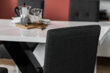 Cesi Matgrupp 140 cm med 4 Viktor Stol - Vit/Svart/Svart PU - Möbler - Bord & matgrupp - Matgrupp