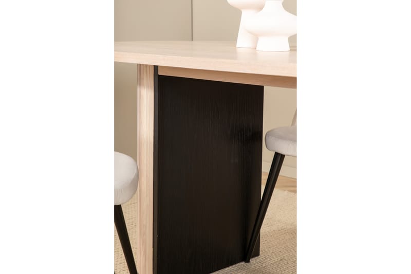 Matgrupp Cinaba 200 cm Oval inkl 4 Chantor Manchesterstolar - Beige/Svart/Beige - Matgrupp
