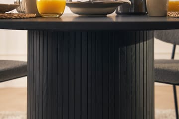 Kopparbo Matbord Runt 130 cm med 4st Gemmiano Matstol - Svart - Möbler - Bord & matgrupp - Matgrupp