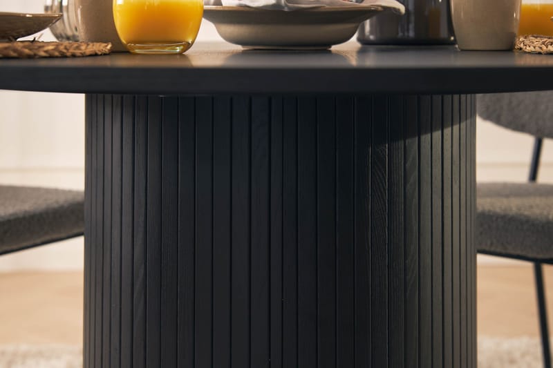 Kopparbo Matbord Runt 130 cm med 4st Gemmiano Matstol - Svart - Möbler - Bord & matgrupp - Matgrupp